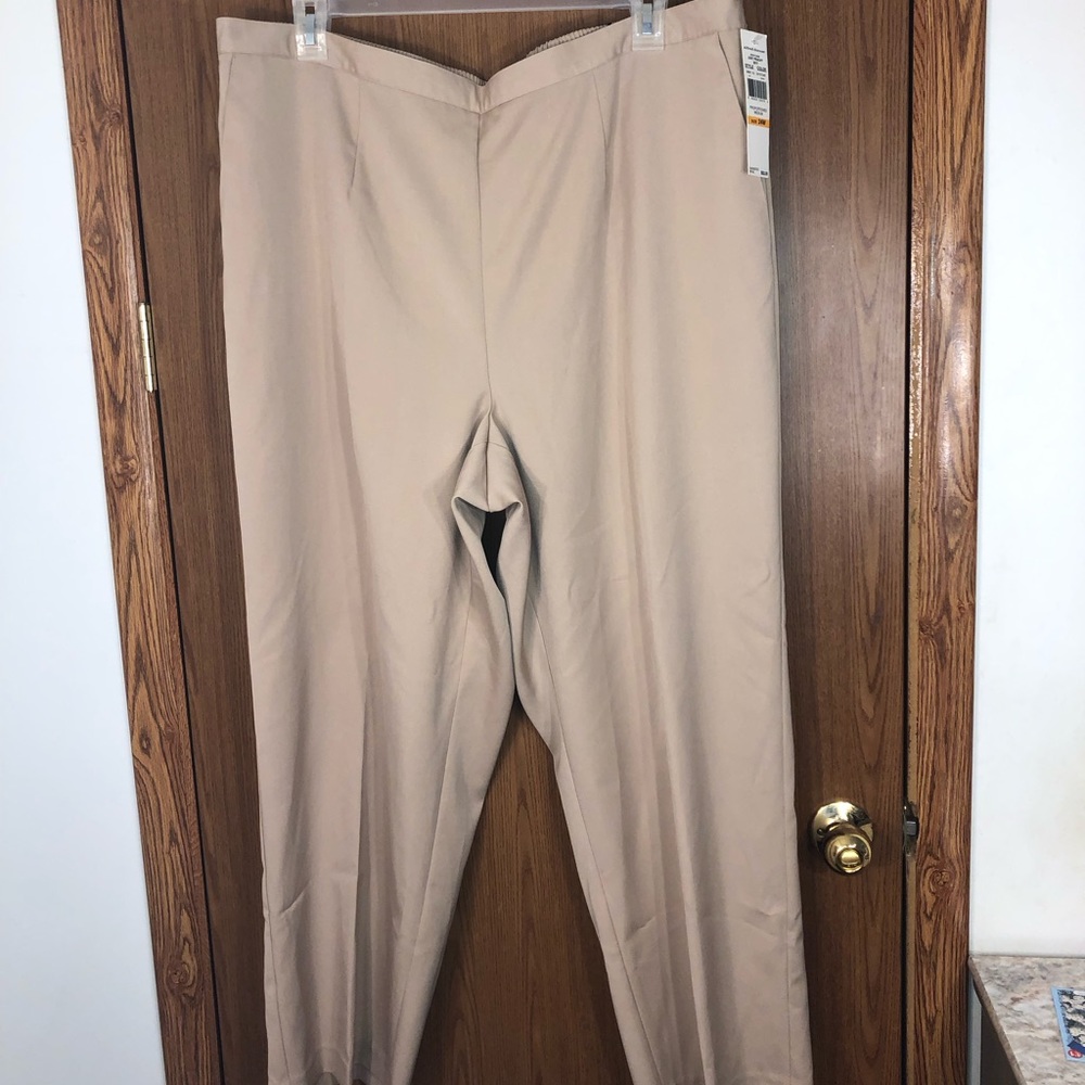 Alfred Dunner Classic Fit Pants Tan Size 24W - Picture 1 of 5